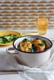 Baltvīnā un paprikā gatavota vista ar timiānu