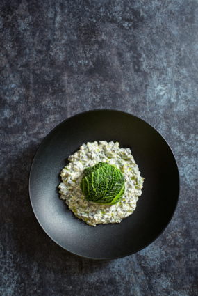 PILDĪTS SOVOJAS KĀPOSTS AR TARTARA MĒRCI