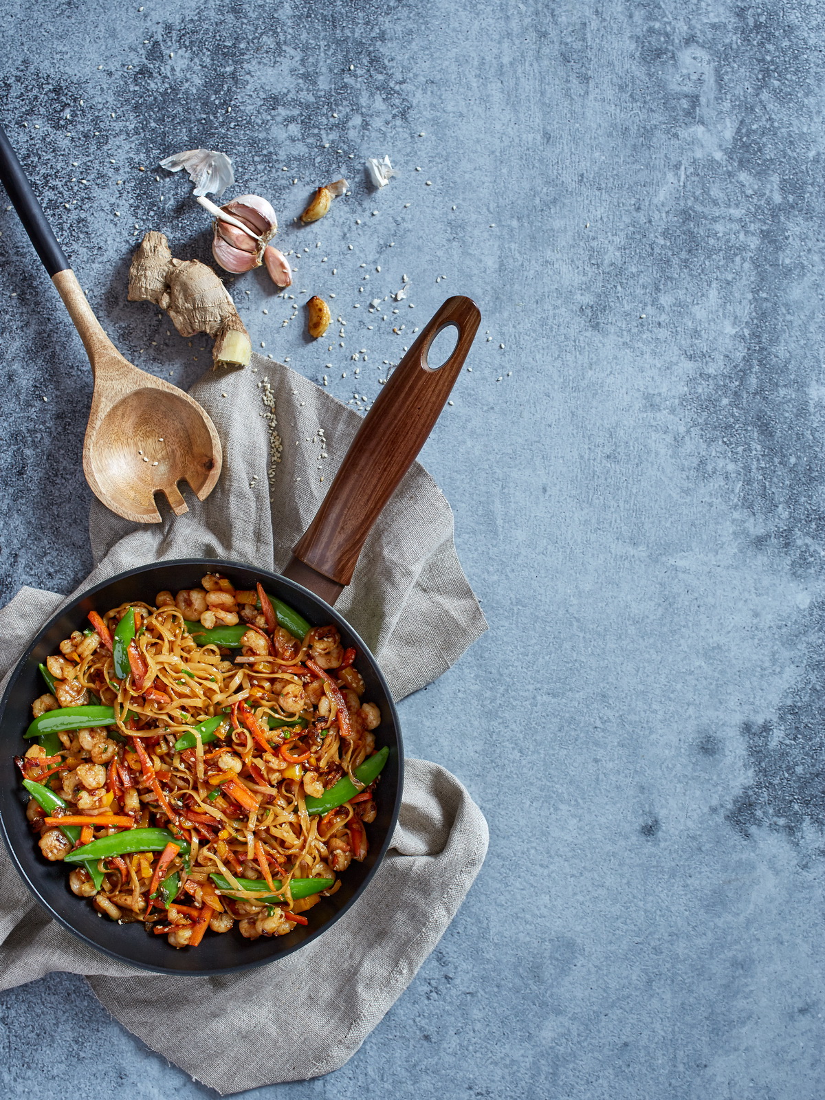 Garneļu stir-fry ar dārzeņiem