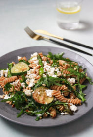 Pastas salāti ar sparģeļiem