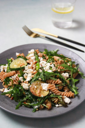 Pastas salāti ar sparģeļiem