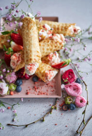 VAFELES AR PUTUKRĒJUMU