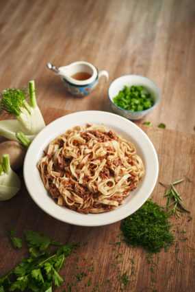 Tagliatelle ar plucinātas liellopu gaļas ragū