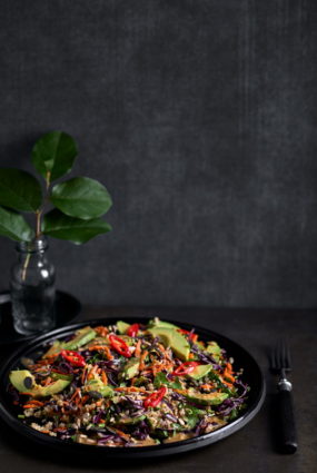 Kvinojas salāti Āzijas gaumē