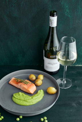 Zaļo zirnīšu biezenis ar foreli un jaunajiem kartupeļiem