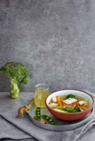 Jauno dārzeņu buljons ar paliju