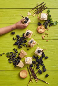 Kazas siera deserts glāzītēs