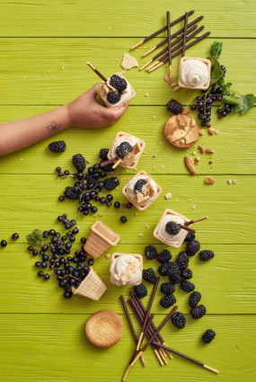 Kazas siera deserts glāzītēs