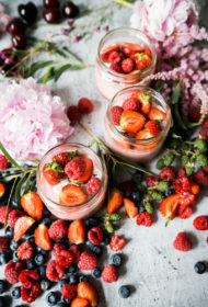 Kokosriekstu un ogu panna cotta
