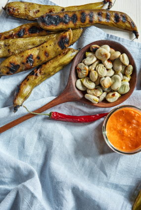 Cūku pupas ar harisu jeb piparu pastu