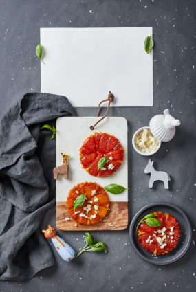 Tomātu tarte tatin jeb apgrieztā tomātu kūka