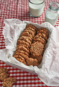 Kraukšķīgie cepumi ar keņepju sēklām