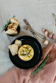 Cepts siers ar ķiplokiem