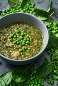 Sorgo un vistas karija zupa ar spinātiem