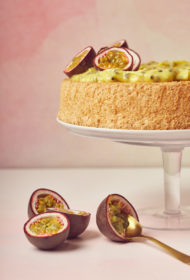 ANGEL FOOD CAKE AR MARAKUJAS KRĒMU