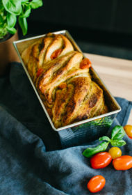 Pesto maize ar ķirštomātiem