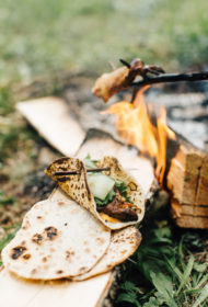Kebabs ar pašceptu lavaša maizi