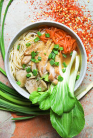 RAMEN NŪDEĻU ZUPA