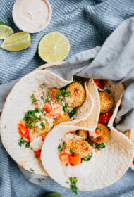 Falafeles ar pitas maizīti un tahini jogurta mērci