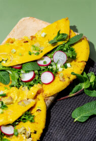 BANH XEO vjetnamiešu stila rīsu pankūkas ar cūkgaļu un garnelēm