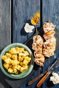 Cāļa filejas šašliks ar karija ziedkāpostiem