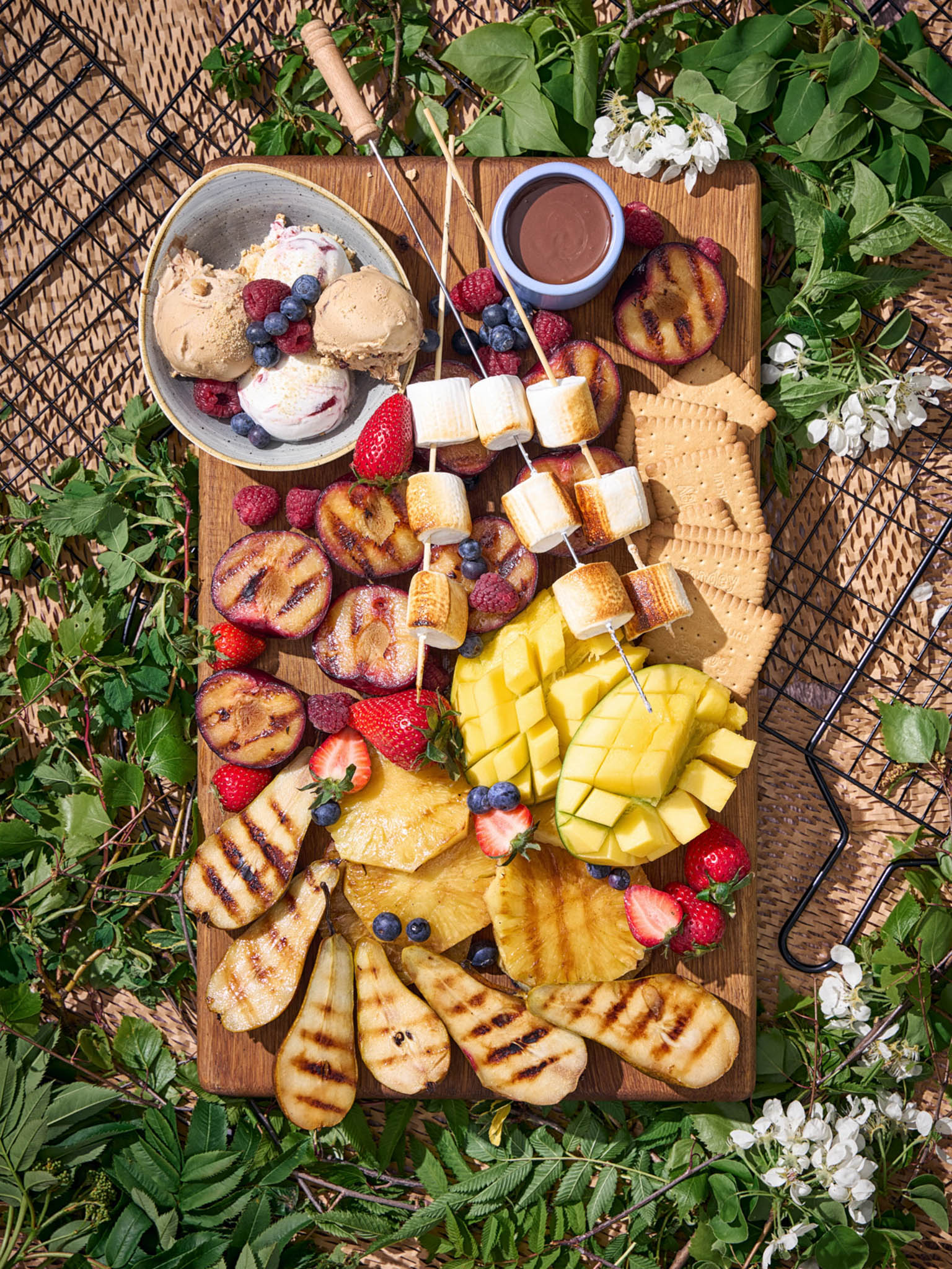 Augļu grila plate ar saldējumu