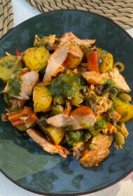 Grilēta laša un sarkanās paprikas salāti ar jaunajiem kartupelīšiem