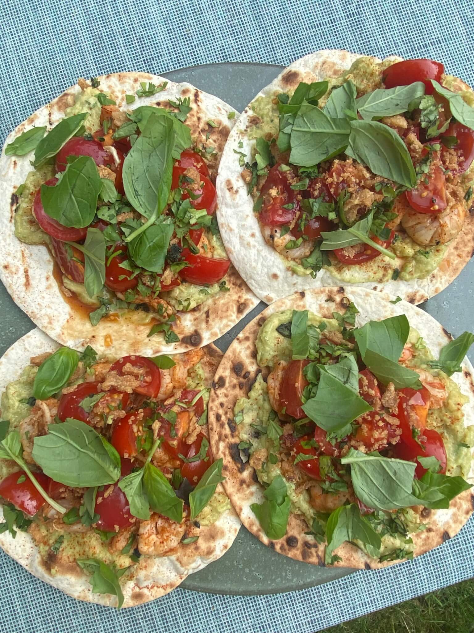 Grilētu tīģergarneļu tako ar avokado – kokosriekstu biezeni