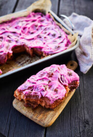 Sulīgās biešu mīklas kanēļmaizītes