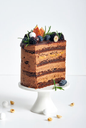 ŠOKOLĀDES UN ZEMESRIEKSTU KRĒMA KŪKA