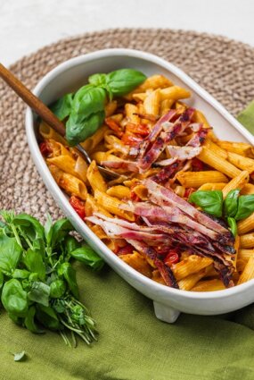 Pasta ar karamelizētiem sīpoliem