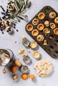 Sviesta mīklas groziņi ar divu veidu pildījumiem