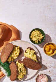 Karaliskie vistas salātu sendviči