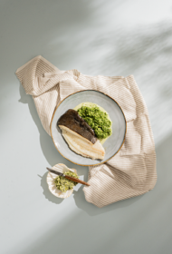 Zeltplekstes fileja ar krējuma spinātiem