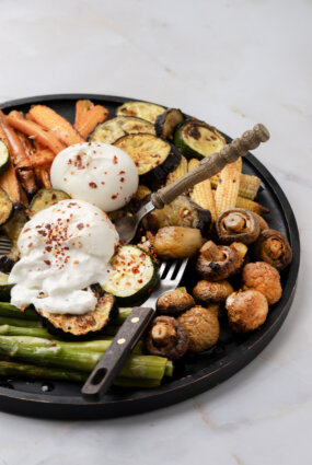 MARINĒTI GRILĒTI DĀRZEŅI AR BURRATU