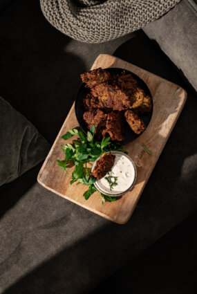 INDIEŠU PAKORA AR PUDINA RAITA