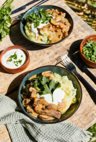 Liellopu stroganovs ar sēnēm un kartupeļu biezeni