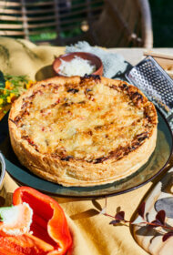 Dārzeņu tarte ar siera smilšu mīklu