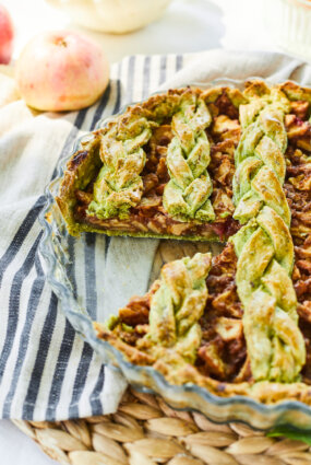 Ābolu pīrāgs ar spinātu mīklu