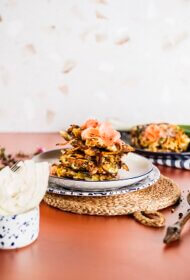 Okonomijaki japāņu stila kāpostu pankūkas