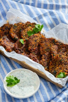 Kvinojas un saldā kartupeļa plācenīši