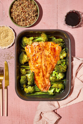 Glazēta forele ar dārzeņiem un rīsiem