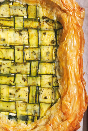 APGRIEZTAIS FILO MĪKLAS PĪRĀGS AR CITRUSU RIKOTU UN KABAČIEM