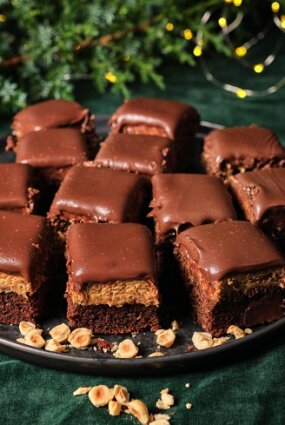 Braunijs ar kraukšķīgo lazdu riekstu krēmu