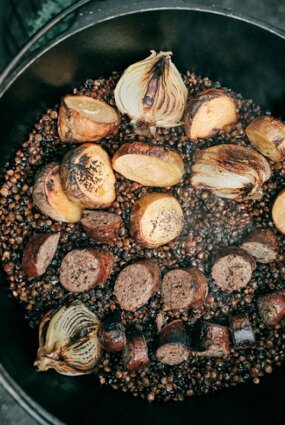 Lēcas ar dārzeņiem un brieža gaļas kupātiem