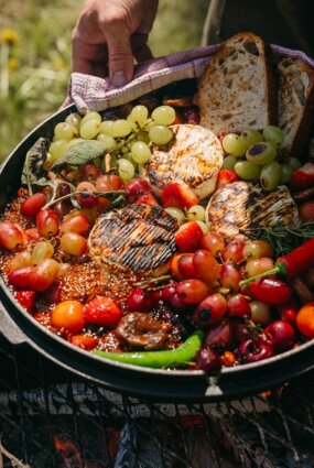 Grilēta kamambēra un augļu plate