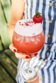 ZEMEŅU GIN FIZZ AR PAŠGATAVOTU SĪRUPU