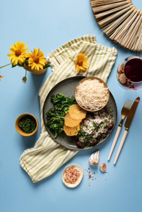 Feijoada – melno pupiņu un gaļas sautējums