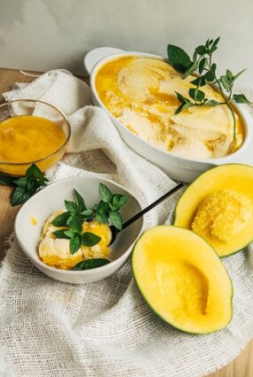 Biezpiena un mango saldējums