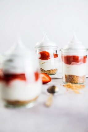 OGU UN JOGURTA DESERTS AR BEZĒ CEPURI